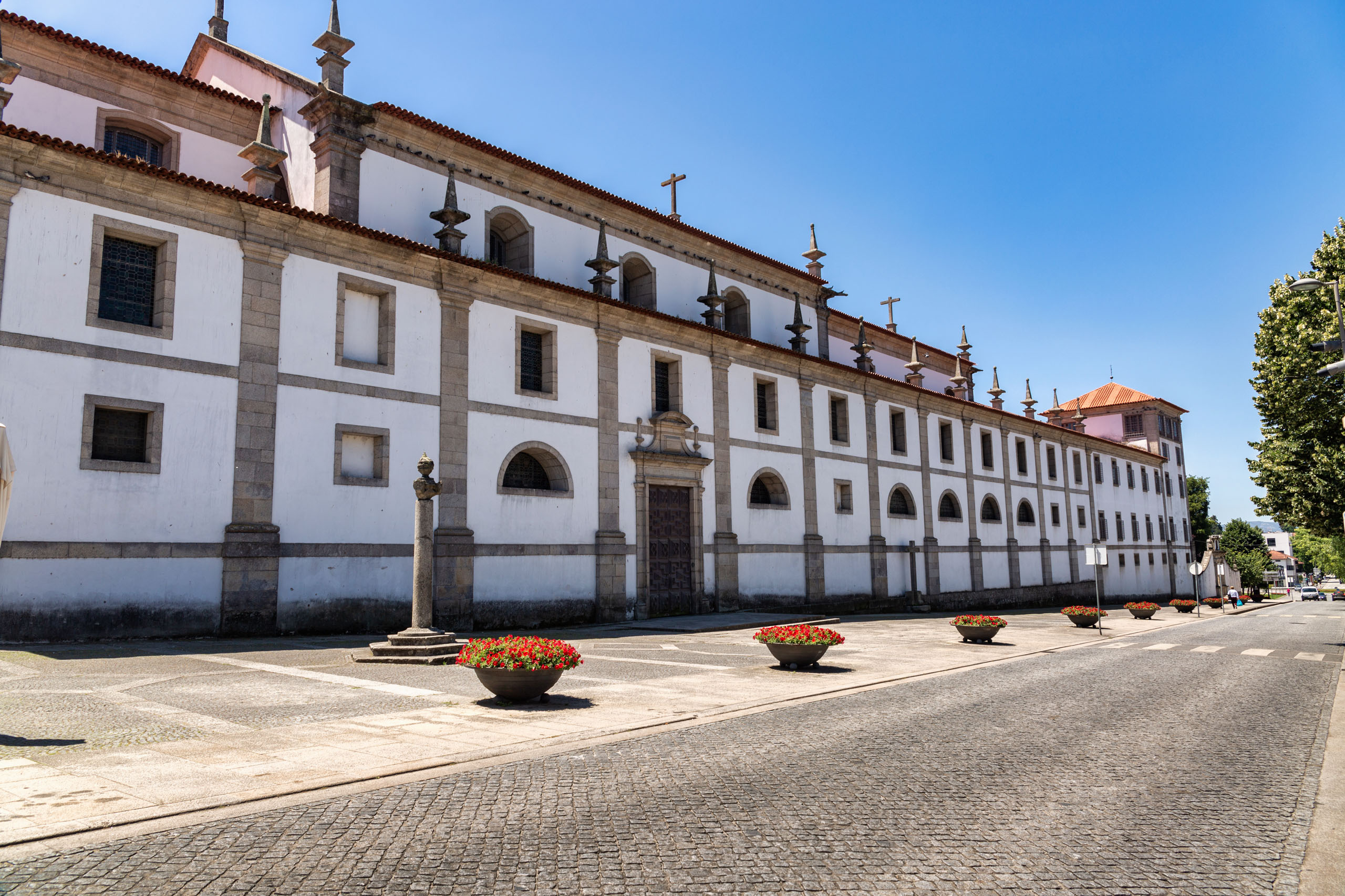 35- Centro Histórico de Arouca com a Why Not On Nature