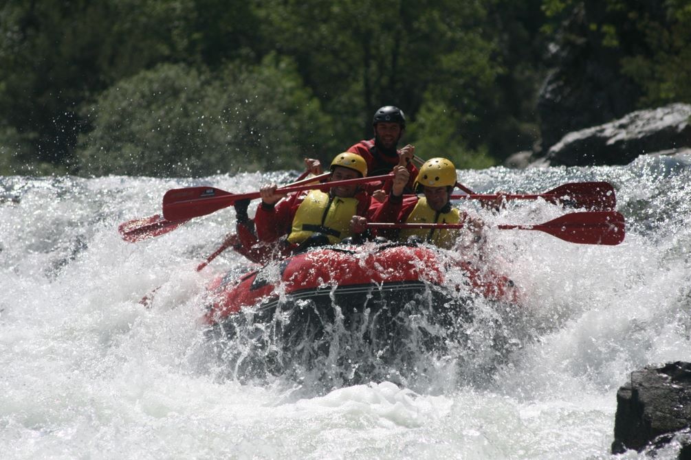 12- Rafting Class III com o Clube do Paiva